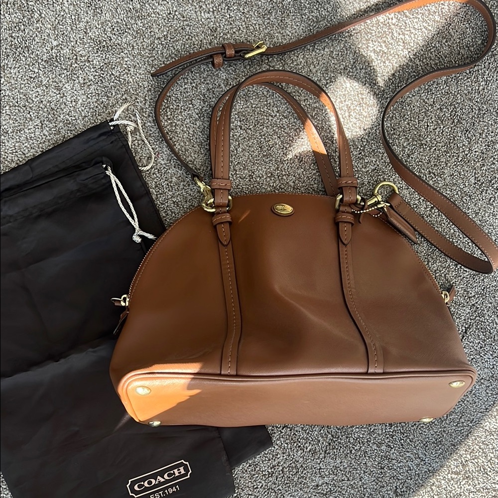 Authentic Coach Like New Leather Purse